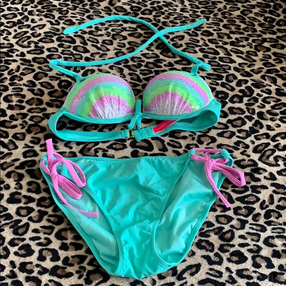 Victoria’s Secret Bombshell Bikini